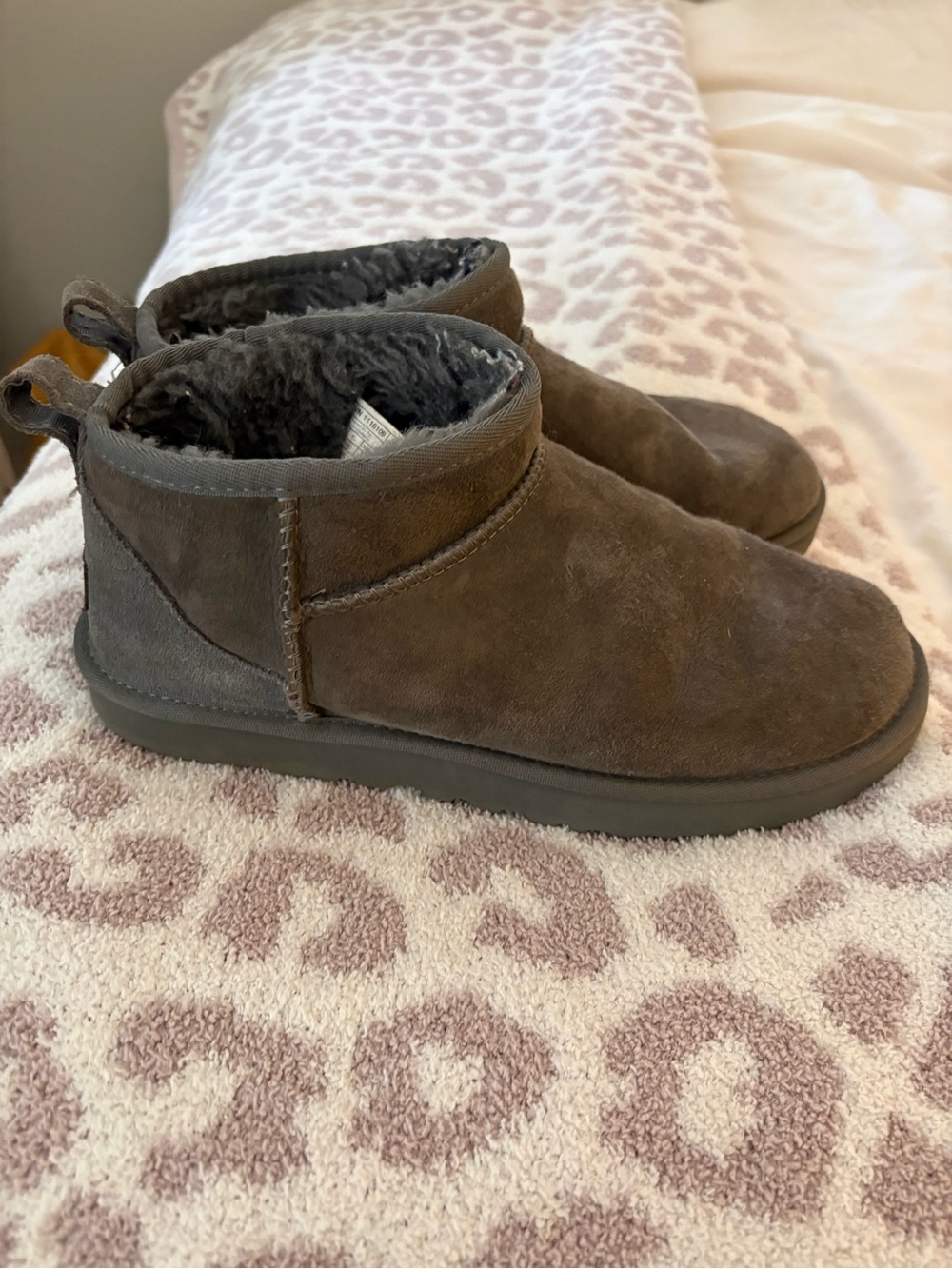 Ultra Mini UGG - Picture 2 of 4